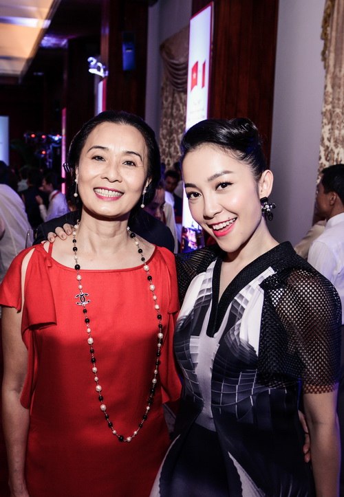 linh nga dep "sang chanh" ben vo chong doan trang - 12