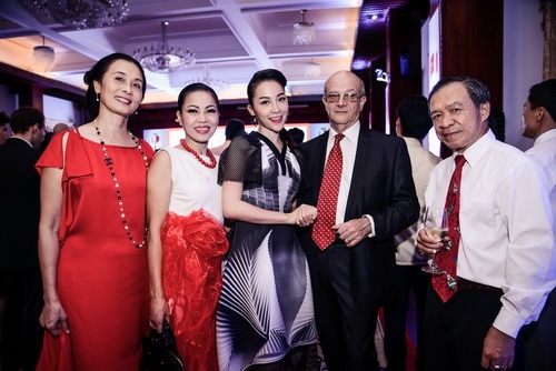 linh nga dep "sang chanh" ben vo chong doan trang - 9
