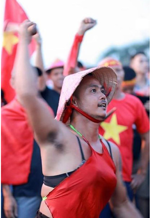 khi may rau hung thu voi chiec ao lot cua phu nu - 2