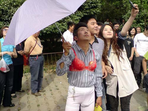 khi may rau hung thu voi chiec ao lot cua phu nu - 6
