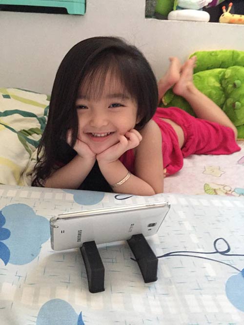 clip de thuong ‘rung tim’ cua be gai thien than sai gon - 5