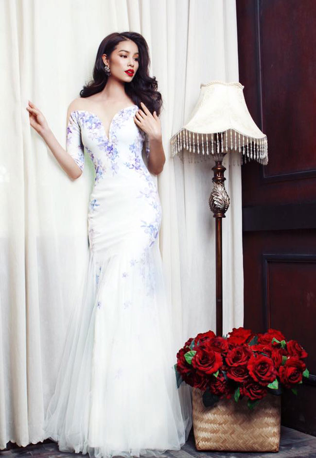 Phạm Hương tăng 5kg vẫn có vòng eo 60cm
