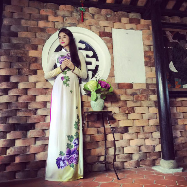 Phạm Hương tăng 5kg vẫn có vòng eo 60cm