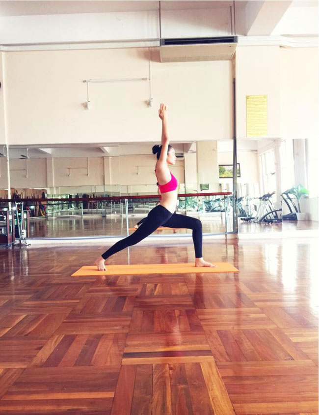 Phạm Hương tăng 5kg vẫn có vòng eo 60cm