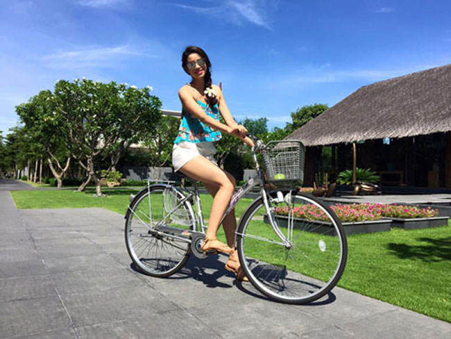 Phạm Hương tăng 5kg vẫn có vòng eo 60cm
