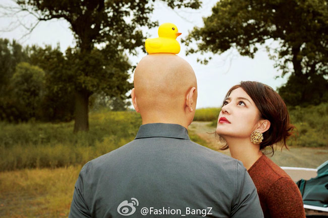 Triệu Vy cùng & quot;ông xã & quot; đại náo xứ Cảng thơm