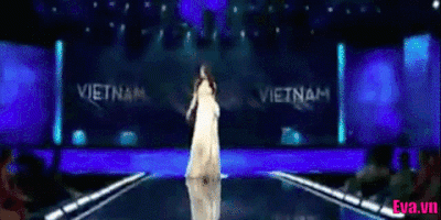 clip catwalk cua vo hoang yen bat ngo gay bao cong dong mang - 13