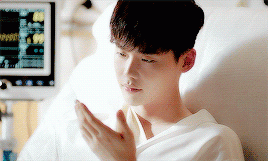 "hai the gioi" tap 9: han hyo joo chet lang vi lee jong suk da quen co - 1
