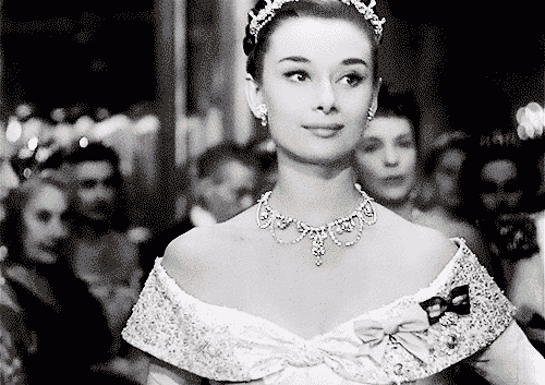minh chung cho thay audrey hepburn la bieu tuong thoi trang khong ai sanh bang - 13