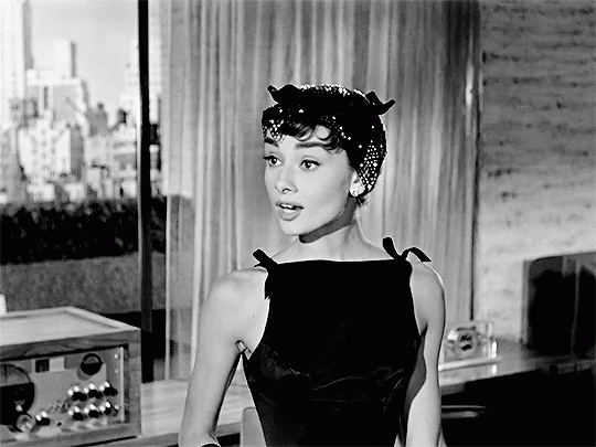 minh chung cho thay audrey hepburn la bieu tuong thoi trang khong ai sanh bang - 1