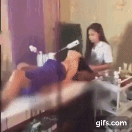 co gai lo nguc khi dang livestream gay xon xao mang xa hoi - 1