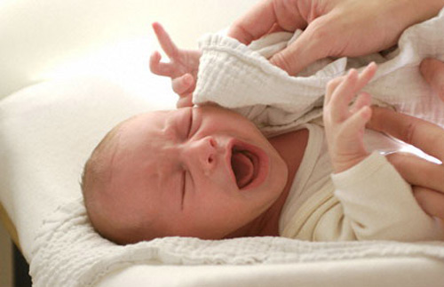 Chăm sóc bé thế nào khi được 3 tuần tuổi? - 1