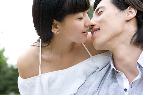 Những điểm trên cơ thể làm nàng 'sướng' khi hôn - 1