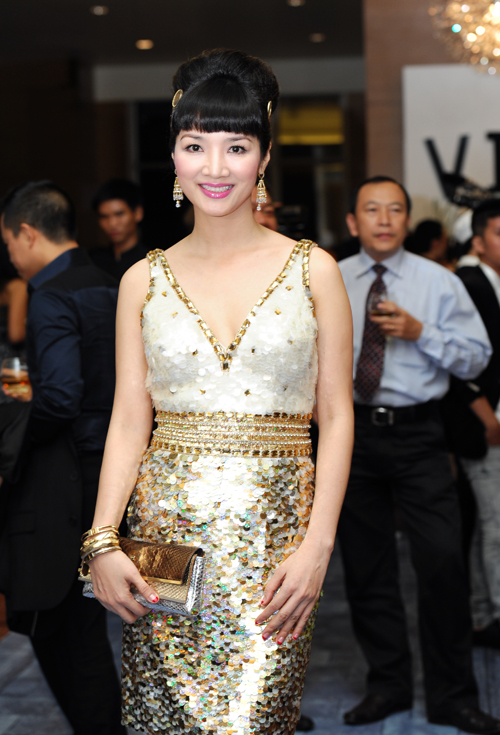 Tỏa sáng cùng phong cách metallic và sequin - 26