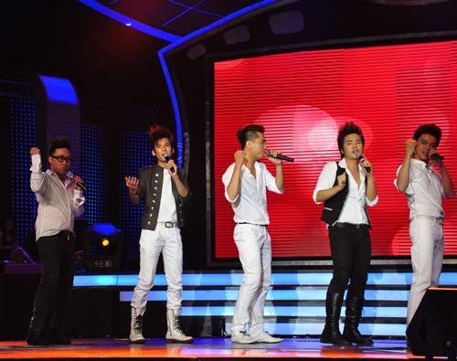 Những hình ảnh đẹp của Uyên Linh Idol đêm công bố kết quả - 10