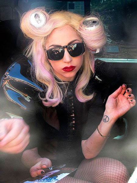 Lady Gaga và những hình ảnh 'sốc' nhất trong năm (P.1) - 3