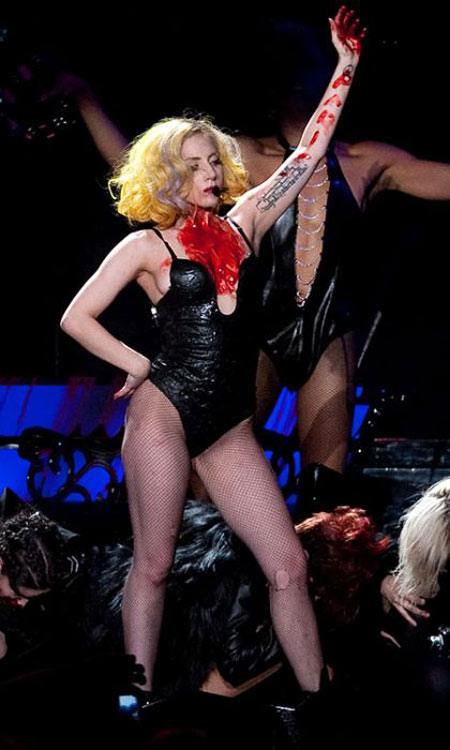 Lady Gaga và những hình ảnh 'sốc' nhất trong năm (P.1) - 4