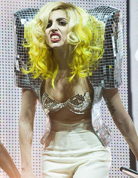 Lady Gaga và những hình ảnh 'sốc' nhất trong năm (P.1) - 17