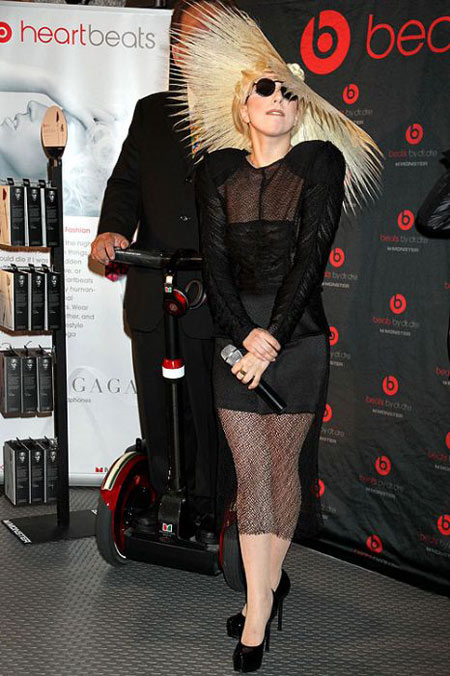 Lady Gaga và những hình ảnh 'sốc' nhất trong năm (P.1) - 18