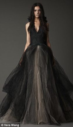 Váy cưới màu đen - xu hướng thời trang mới - 1