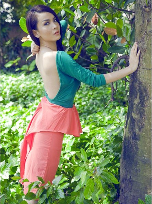 Top trang phục siêu gợi cảm của sao Việt - 54