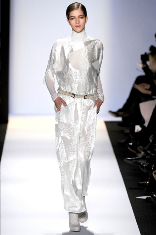 BST Thu Đông 2011 của BCBG: Sóng sánh váy dài - 22