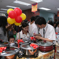 Nguyễn Kim: Khuyến mãi hấp dẫn – Phục vụ tận tình