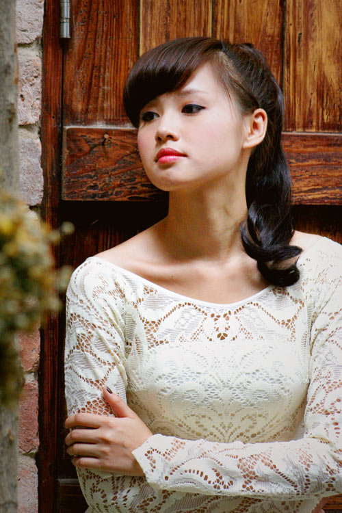 Cùng sao Việt chọn váy áo ren - 2