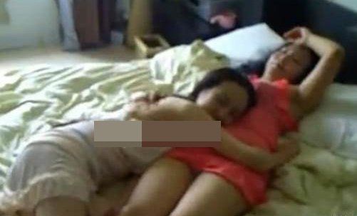 Mẹ con Gan Lulu cùng... cởi - 4