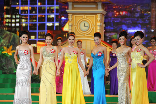 Nghe top 6 HH các dân tộc trả lời ứng xử - 1