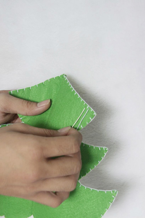 Làm cây thông Noel treo cửa cực dễ - 3