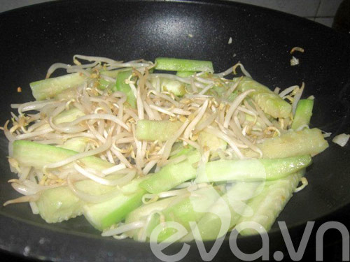 Thịt xào giá mướp thơm ngon - 5