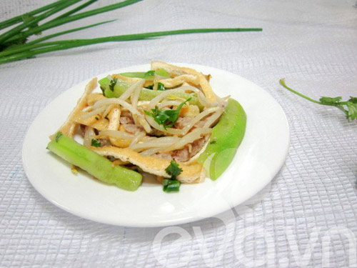 Thịt xào giá mướp thơm ngon - 8