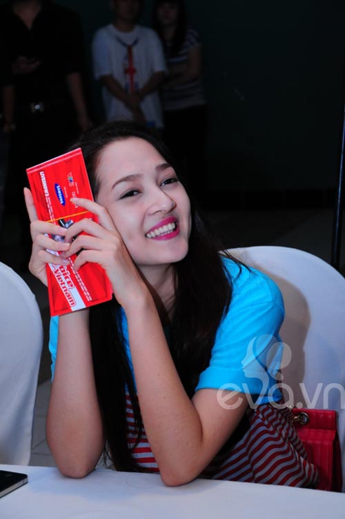Bảo Anh xinh tươi đi họp fan - 3