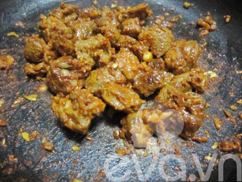 Thịt dê nấu cà ri nóng hổi - 5