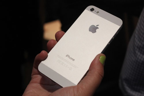 5 ưu và nhược điểm của iPhone 5 so với Galaxy Note II - 1