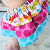 Mẹ may váy Color block cho bé