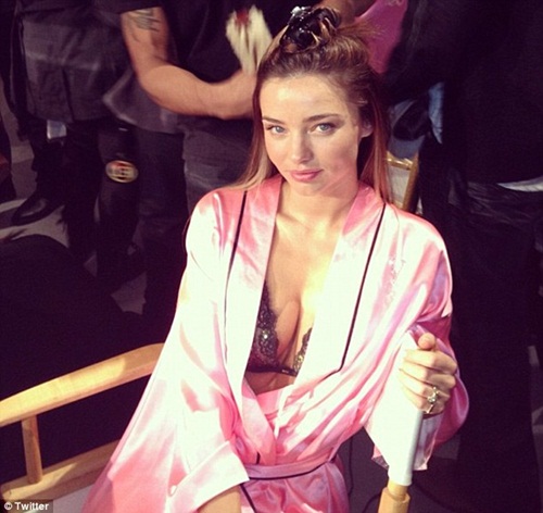'Thâm nhập' hậu trường show Victoria's Secret - 1