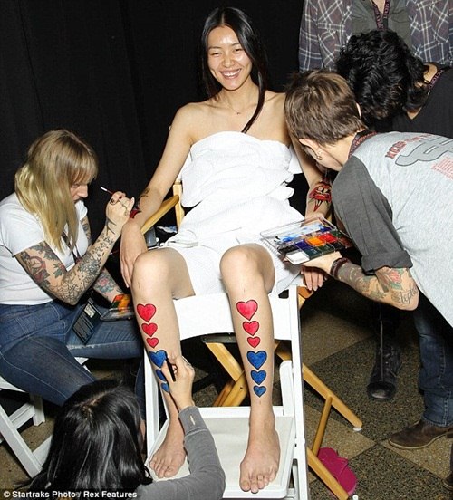 'Thâm nhập' hậu trường show Victoria's Secret - 14