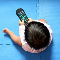 Tắt tivi để trẻ nhanh biết nói