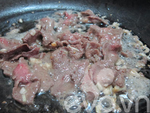 Quen mà lạ thịt bò xào dưa chua - 4