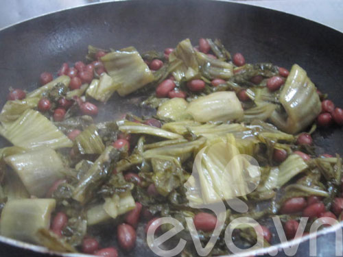 Quen mà lạ thịt bò xào dưa chua - 5