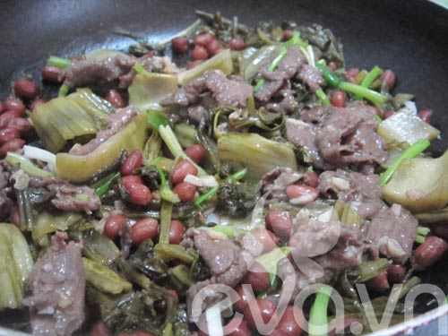 Quen mà lạ thịt bò xào dưa chua - 6