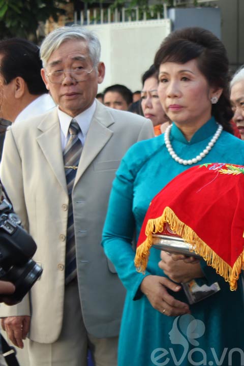 Jennifer Phạm hạnh phúc về nhà chồng - 17