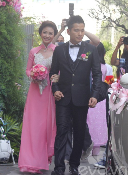 Jennifer Phạm hạnh phúc về nhà chồng - 9