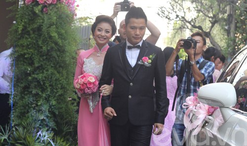 Jennifer Phạm hạnh phúc về nhà chồng - 10