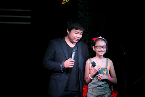 Cô Út "chỉ huy" Mỹ Chi tập nhạc cùng Quang Lê - 1