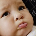 Làm mẹ - Con ẩn tuổi mẹ, số nghèo vất vả?