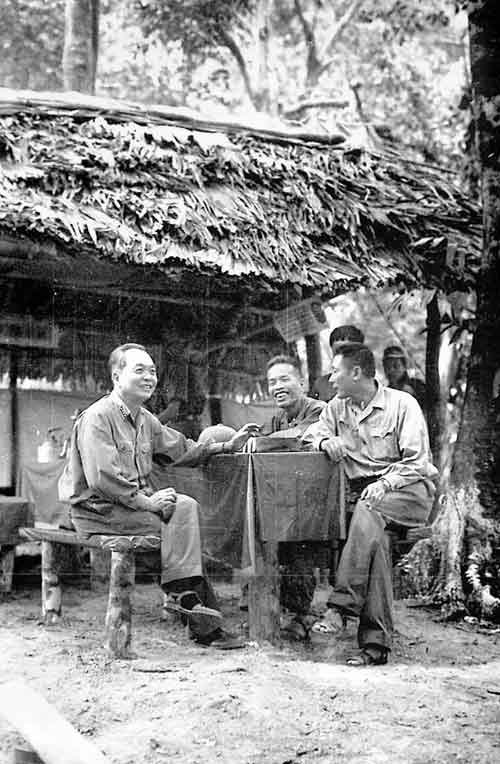 nhung buc anh lich su ve dai tuong vo nguyen giap - 10