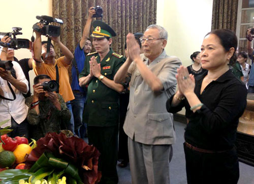 Dòng người vào thăm, vĩnh biệt Tướng Giáp - 3